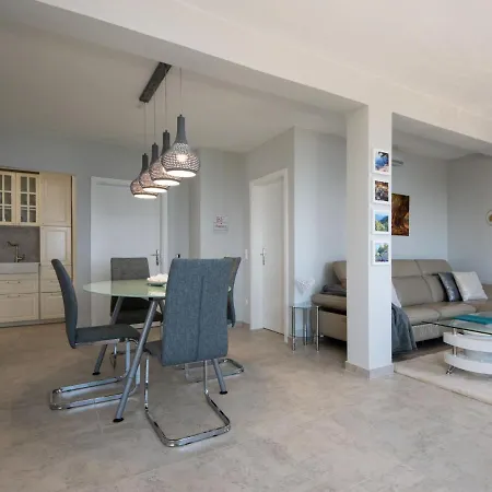 La Mer-1 By Interhome Lovran