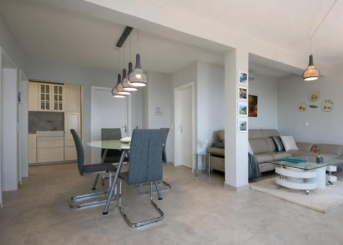 La Mer-1 By Interhome Lovran