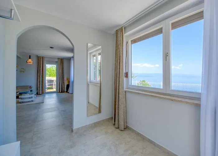 La Mer-1 By Interhome Lovran